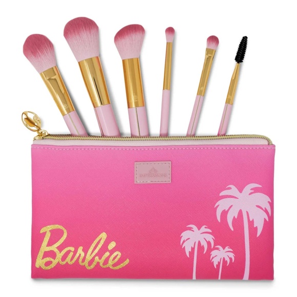 Barbie™ Malibu Brush Gift Set with Make Up Pouch - Picture 1 of 8